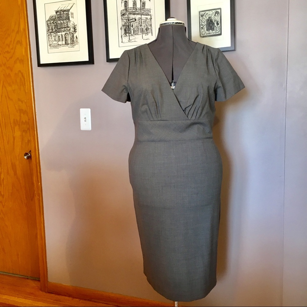BR Gray Wool Sheath Dress V-Neck Short Sleeve